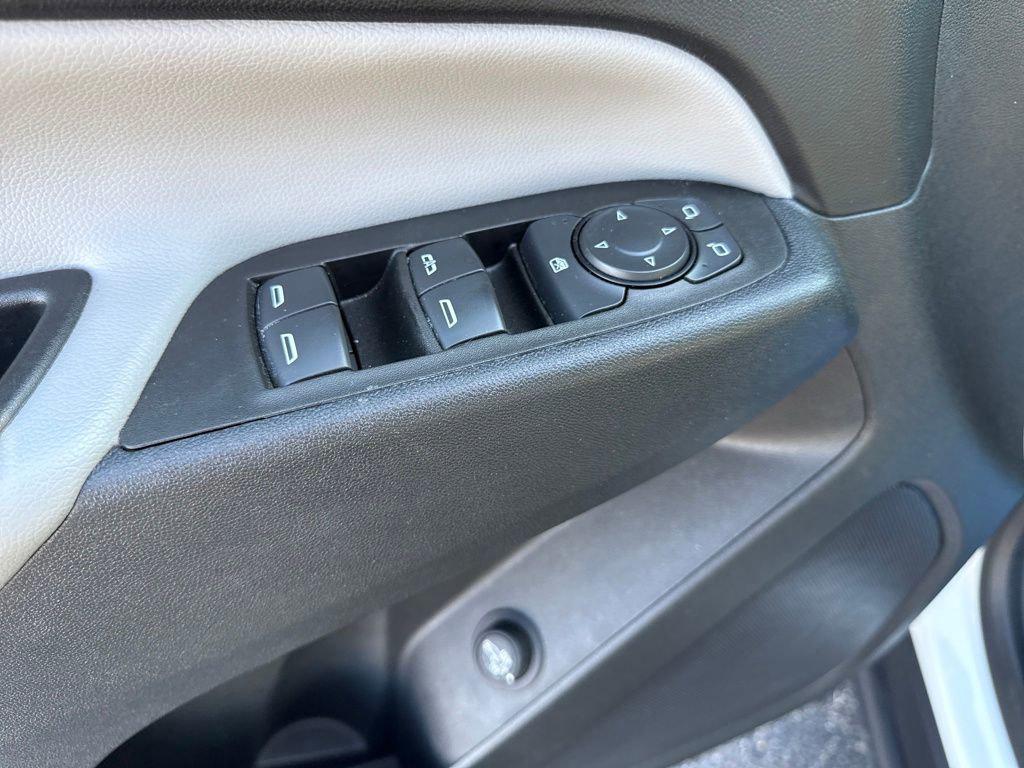 used 2023 Chevrolet Equinox car, priced at $21,900