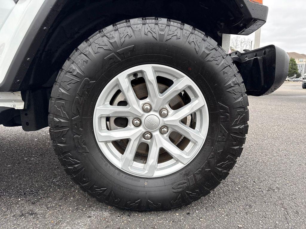 used 2023 Jeep Gladiator car, priced at $30,900