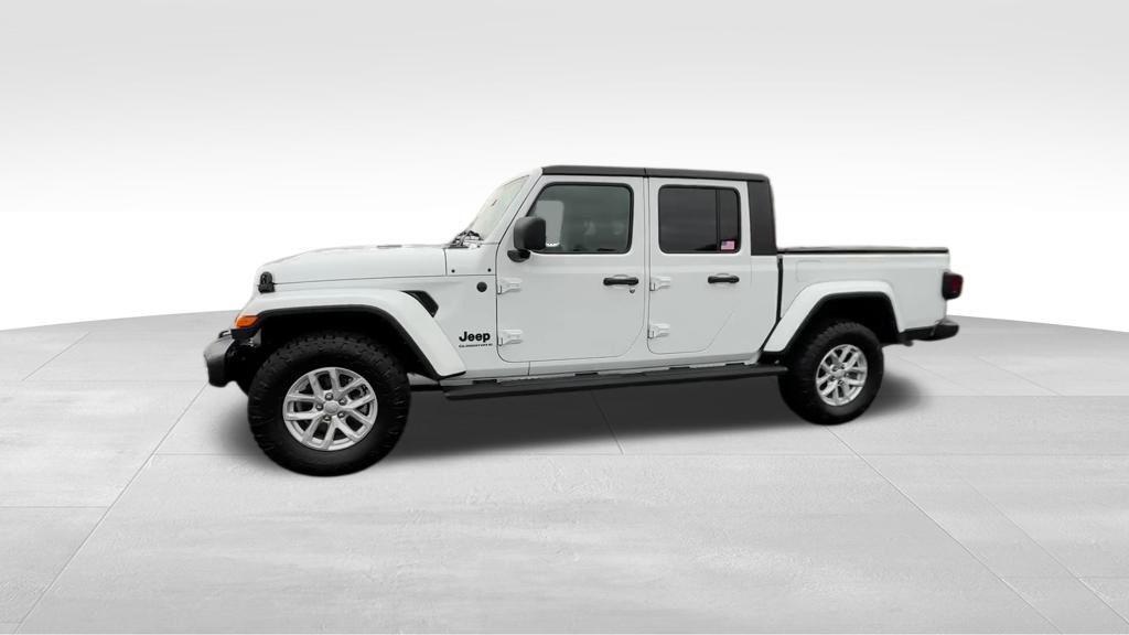 used 2023 Jeep Gladiator car, priced at $30,900