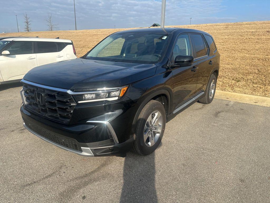 used 2025 Honda Pilot car, priced at $43,950