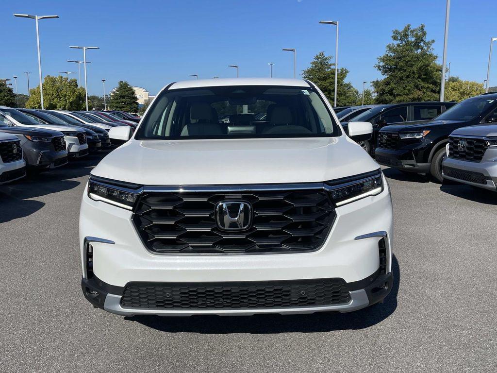new 2025 Honda Pilot car, priced at $45,430