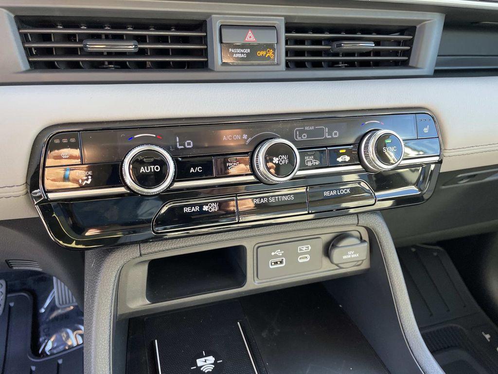 new 2025 Honda Pilot car, priced at $45,430