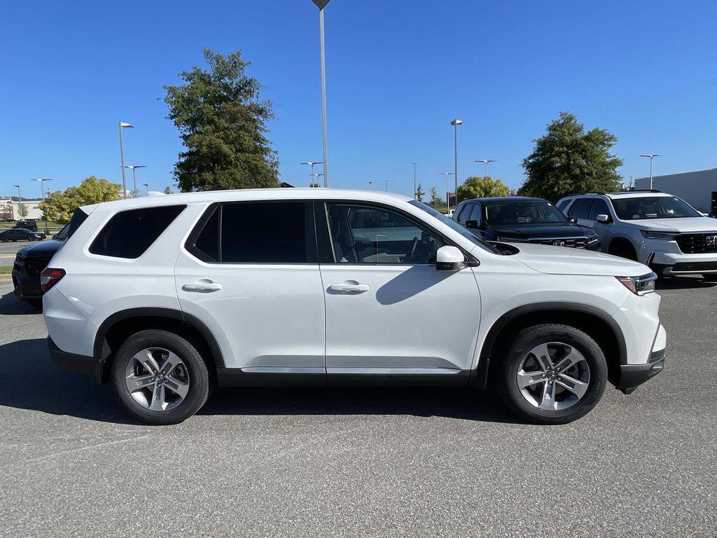 new 2025 Honda Pilot car, priced at $45,430