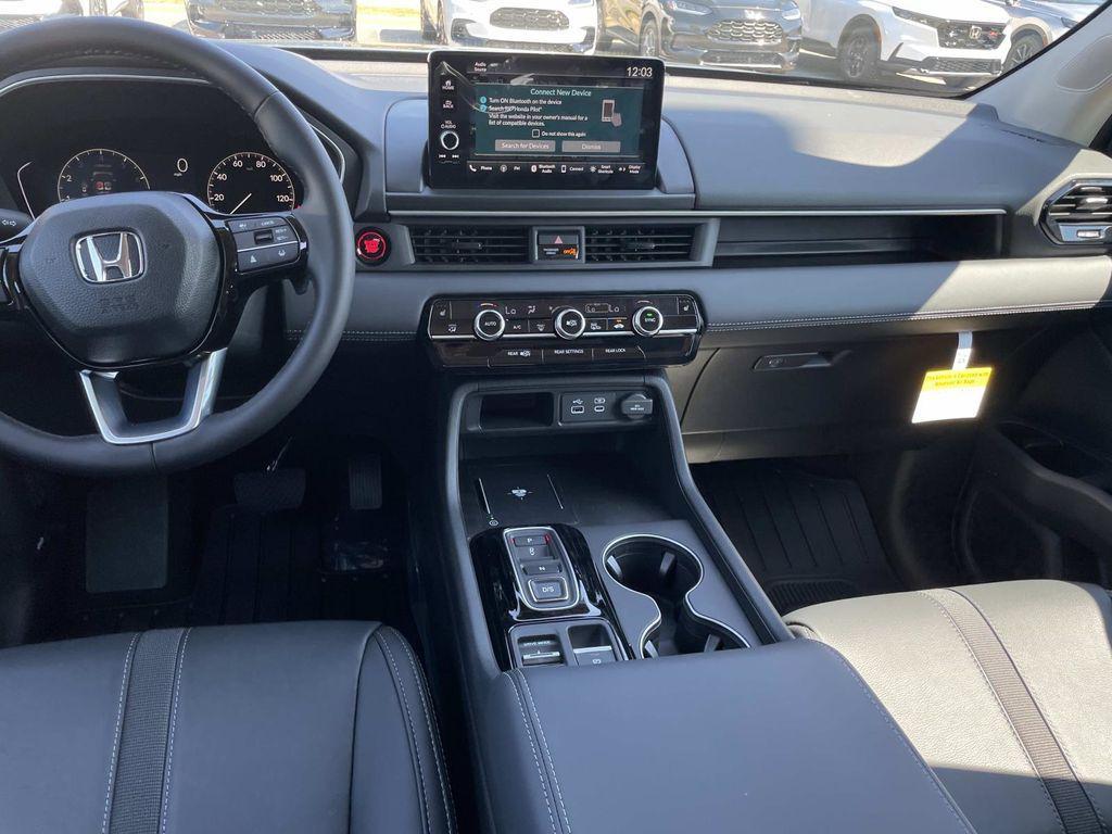 new 2025 Honda Pilot car, priced at $46,345