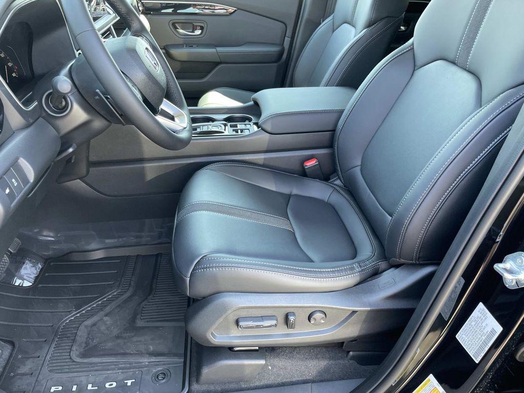 new 2025 Honda Pilot car, priced at $46,345