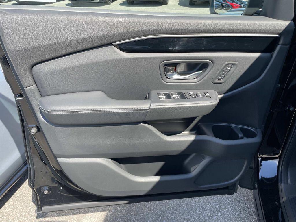 new 2025 Honda Pilot car, priced at $46,345