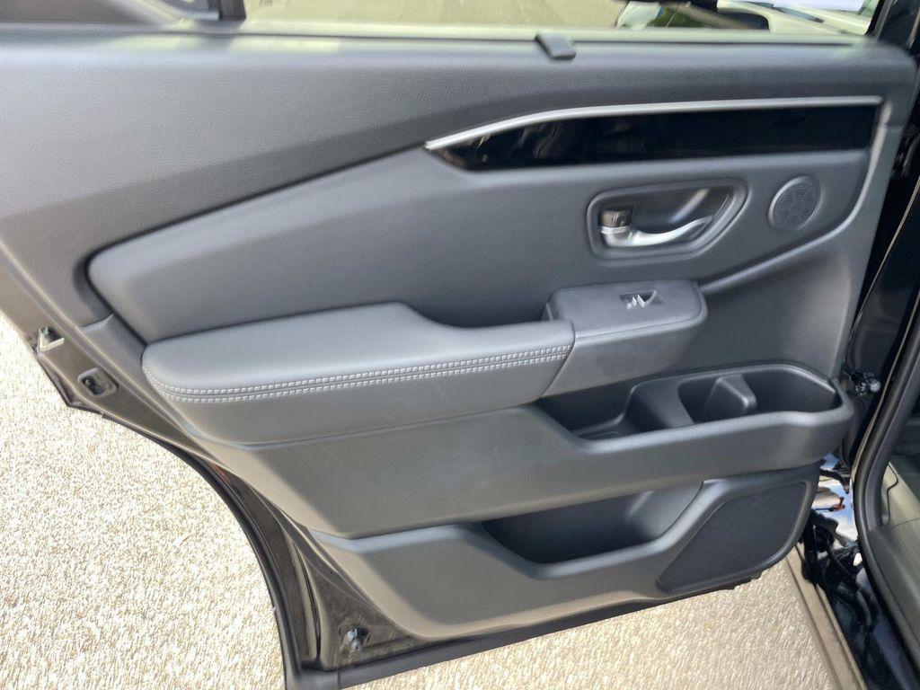 new 2025 Honda Pilot car, priced at $46,345