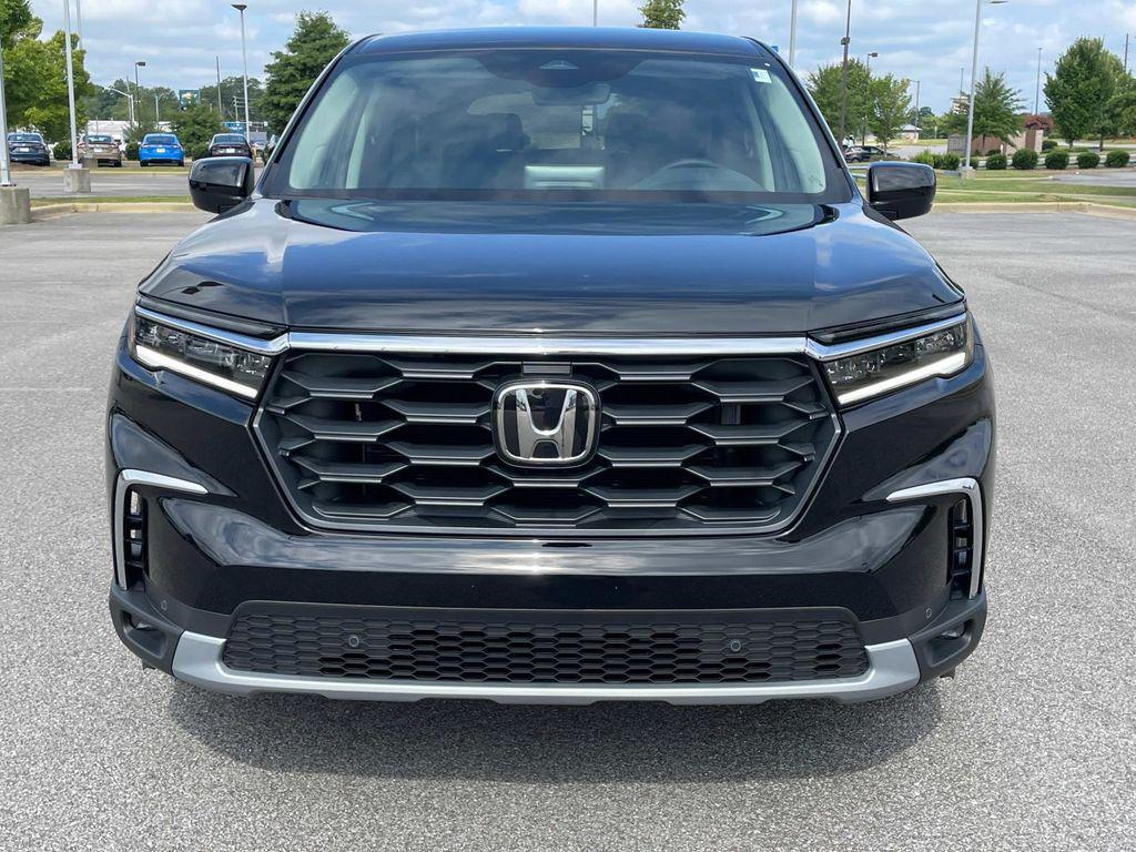 new 2025 Honda Pilot car, priced at $46,345