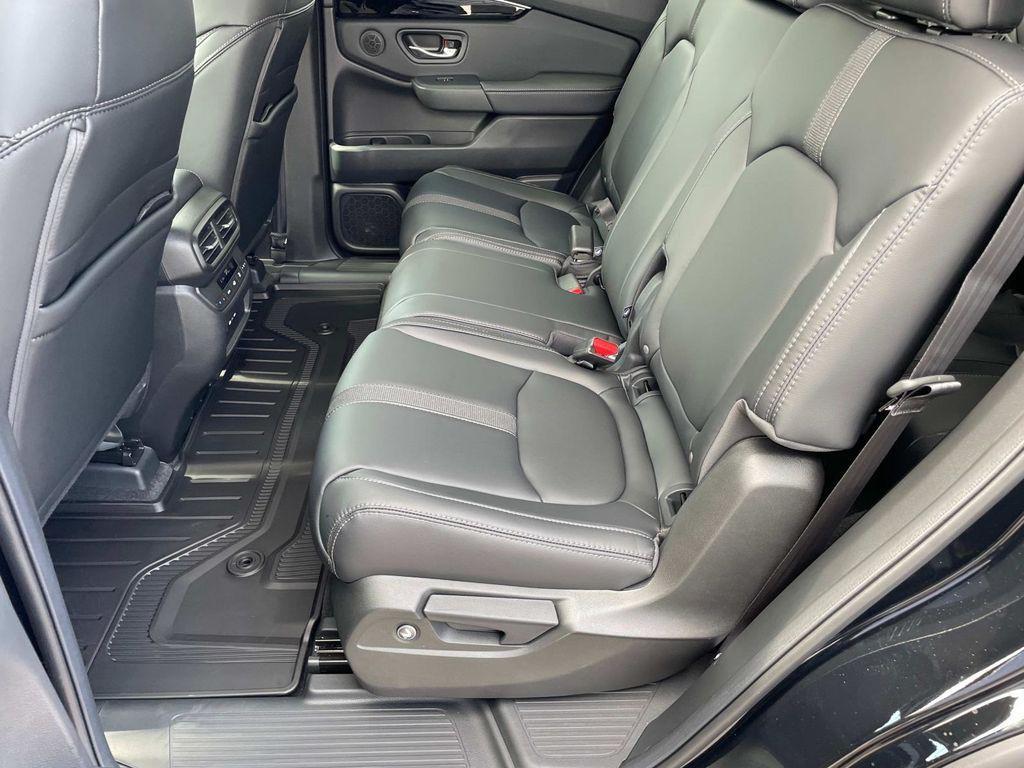 new 2025 Honda Pilot car, priced at $46,345