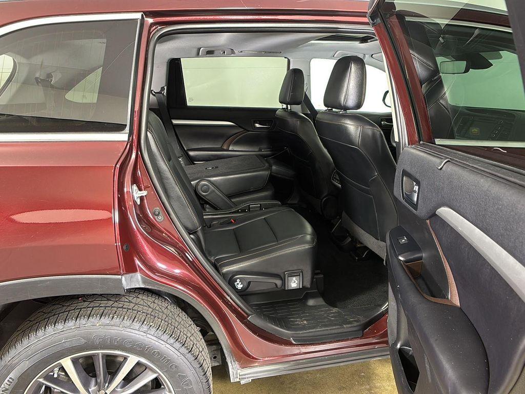 used 2019 Toyota Highlander car, priced at $27,997