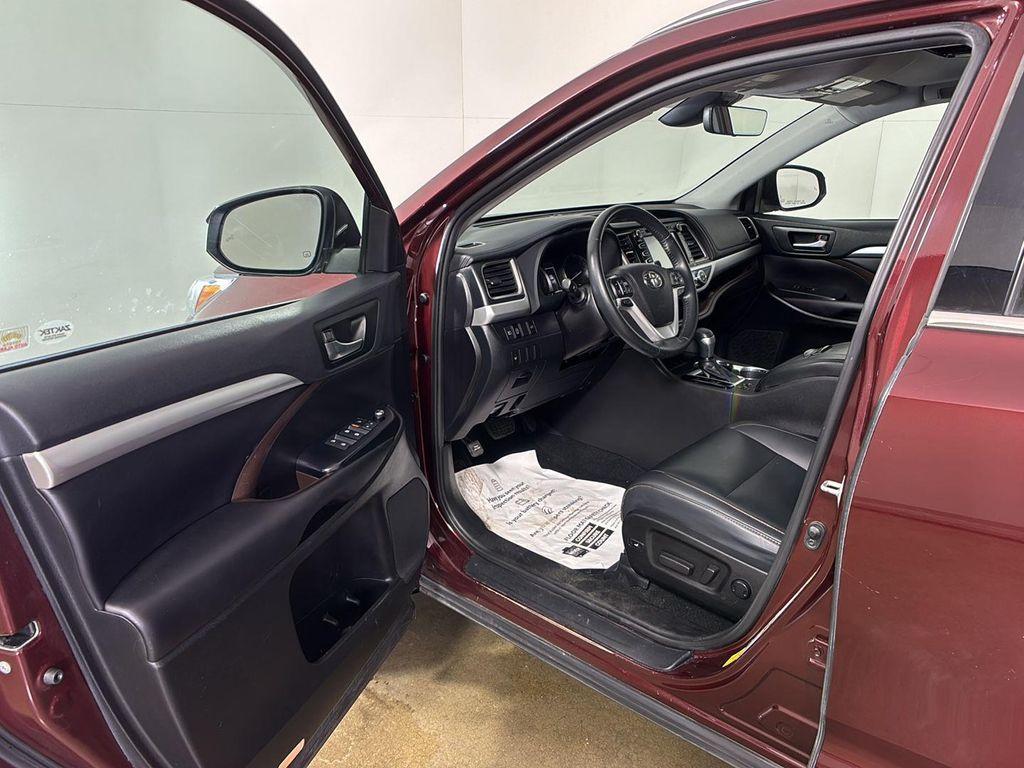 used 2019 Toyota Highlander car, priced at $27,997