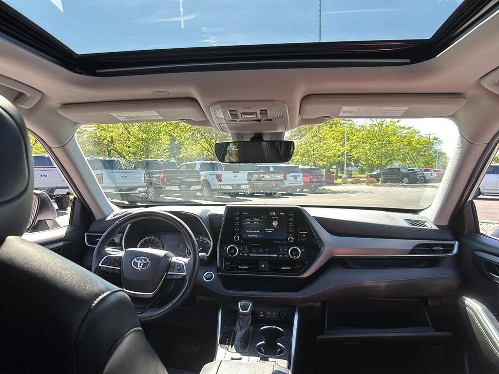 used 2022 Toyota Highlander car, priced at $37,497
