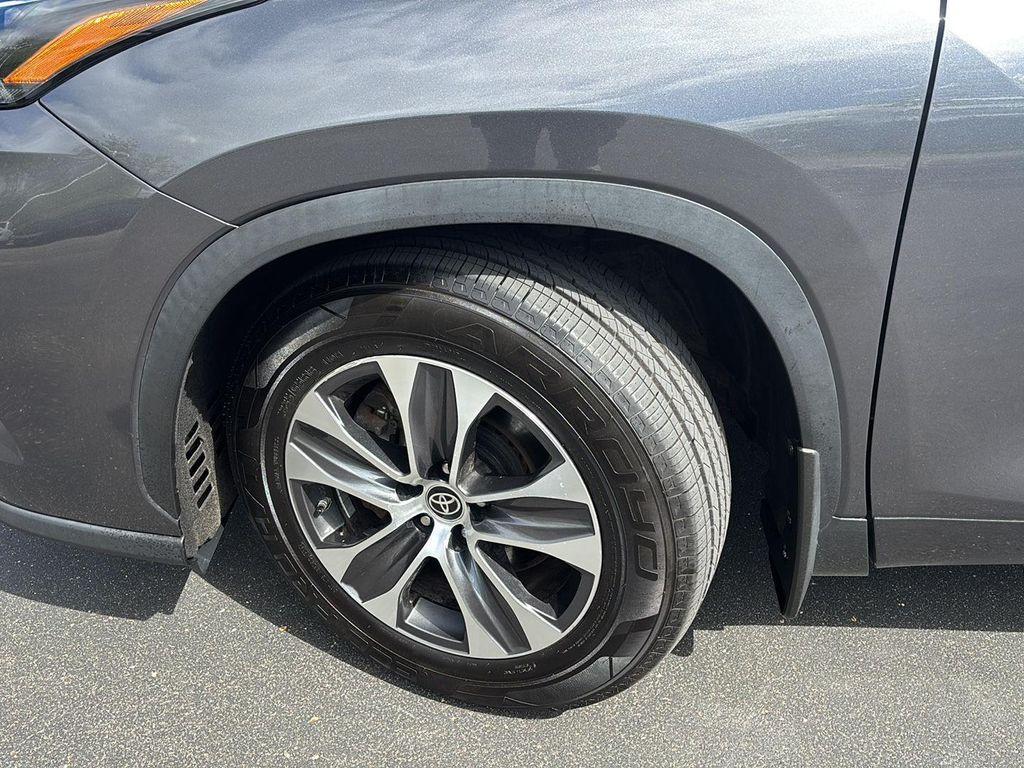 used 2022 Toyota Highlander car, priced at $40,000