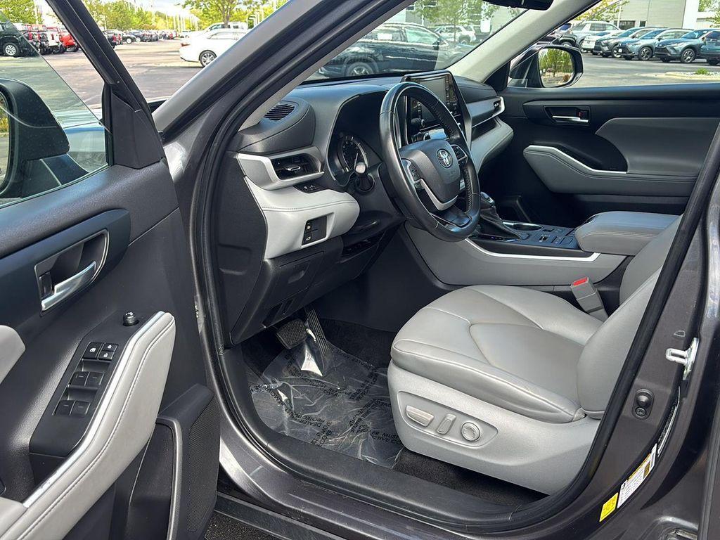 used 2022 Toyota Highlander car, priced at $40,000