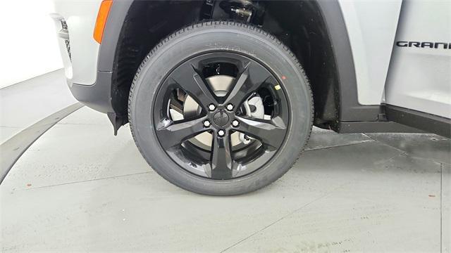 new 2025 Jeep Grand Cherokee car, priced at $41,054