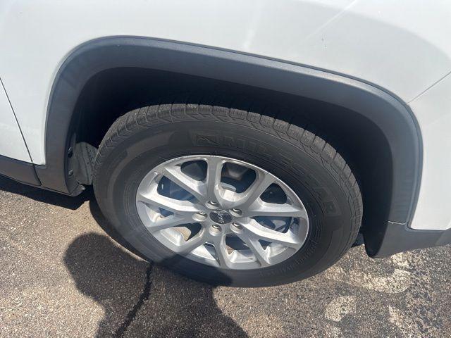 used 2016 Jeep Cherokee car, priced at $13,999