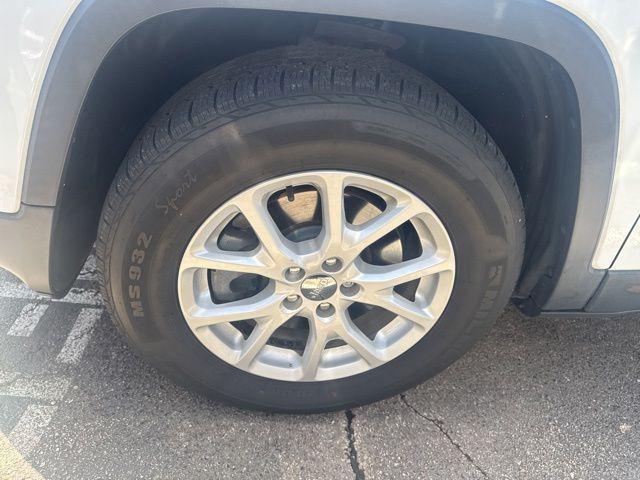 used 2016 Jeep Cherokee car, priced at $13,999