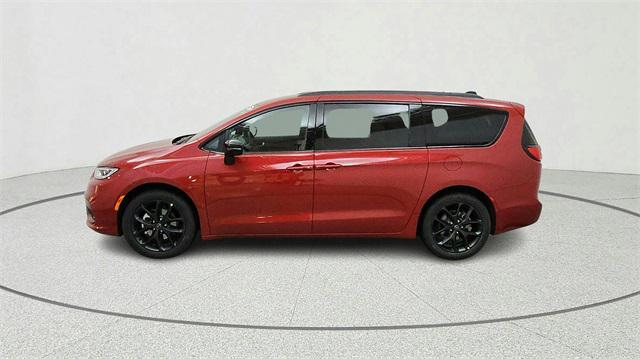 new 2026 Chrysler Pacifica car, priced at $43,352