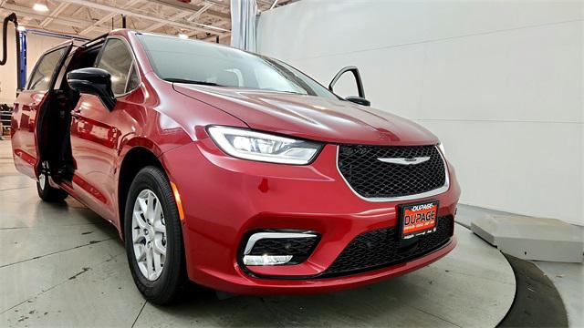 new 2026 Chrysler Pacifica car, priced at $40,923