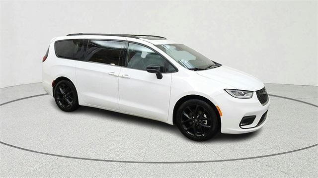 used 2025 Chrysler Pacifica car, priced at $33,999