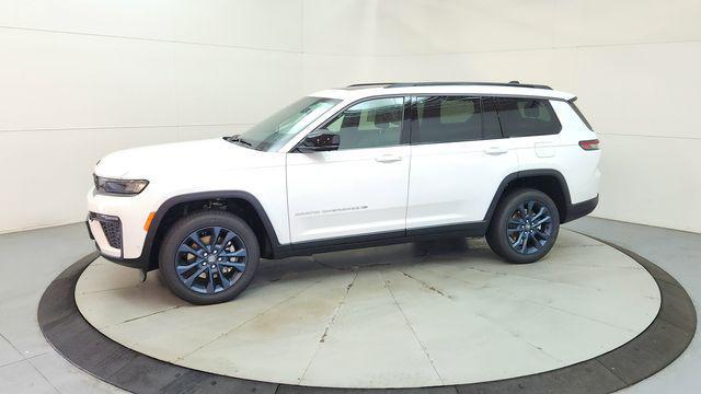 new 2026 Jeep Grand Cherokee car, priced at $45,852