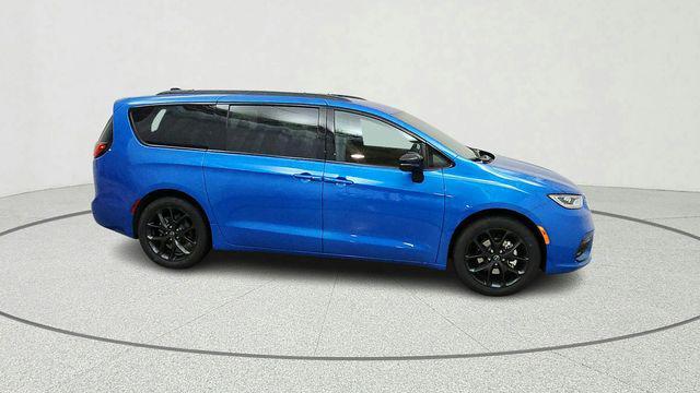 new 2026 Chrysler Pacifica car, priced at $43,252