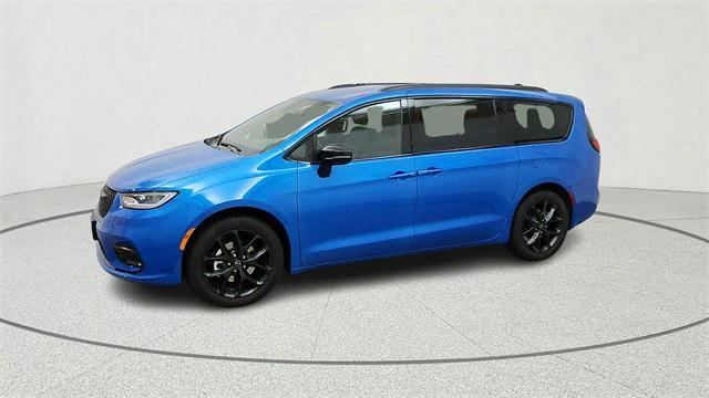 new 2026 Chrysler Pacifica car, priced at $43,352