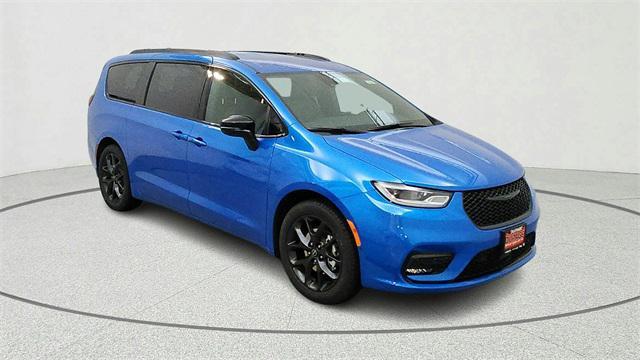 new 2026 Chrysler Pacifica car, priced at $43,352