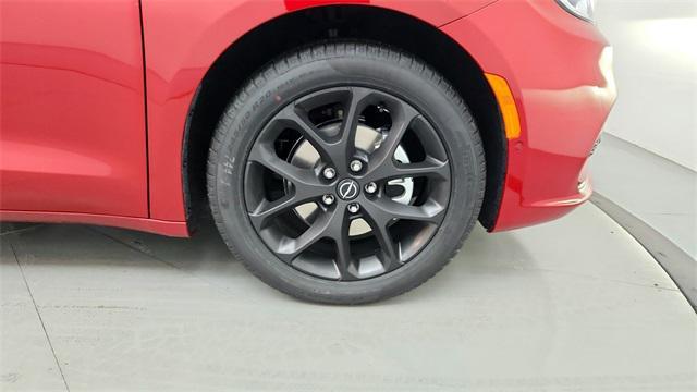 new 2026 Chrysler Pacifica car, priced at $47,176