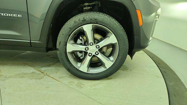 new 2026 Jeep Grand Cherokee car, priced at $43,321