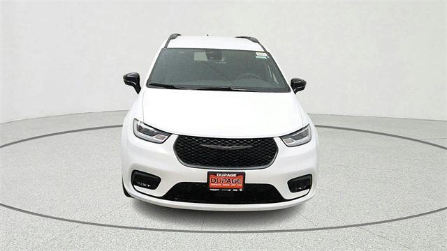 new 2026 Chrysler Pacifica car, priced at $43,916