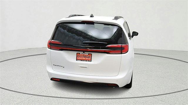 new 2026 Chrysler Pacifica car, priced at $43,916