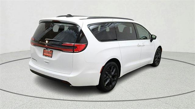 new 2026 Chrysler Pacifica car, priced at $43,916