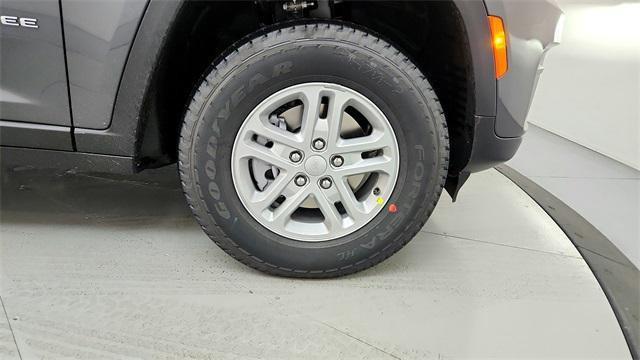 new 2025 Jeep Grand Cherokee car, priced at $35,046