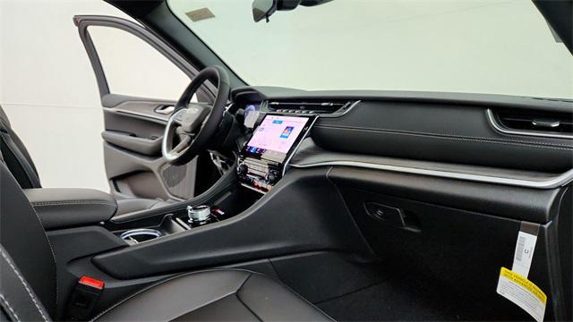 new 2025 Jeep Grand Cherokee car, priced at $40,934