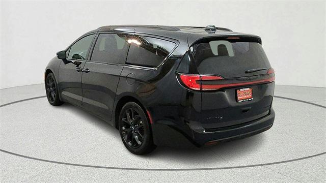 used 2025 Chrysler Pacifica car, priced at $35,638