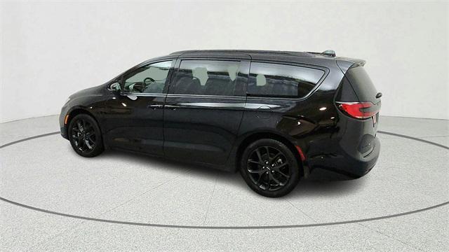 used 2025 Chrysler Pacifica car, priced at $35,638