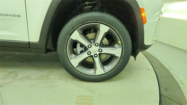 new 2026 Jeep Grand Cherokee car, priced at $44,257