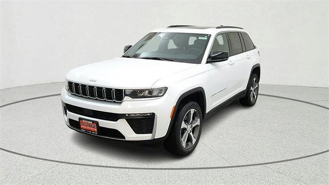 new 2026 Jeep Grand Cherokee car, priced at $44,257