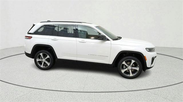 new 2026 Jeep Grand Cherokee car, priced at $44,257