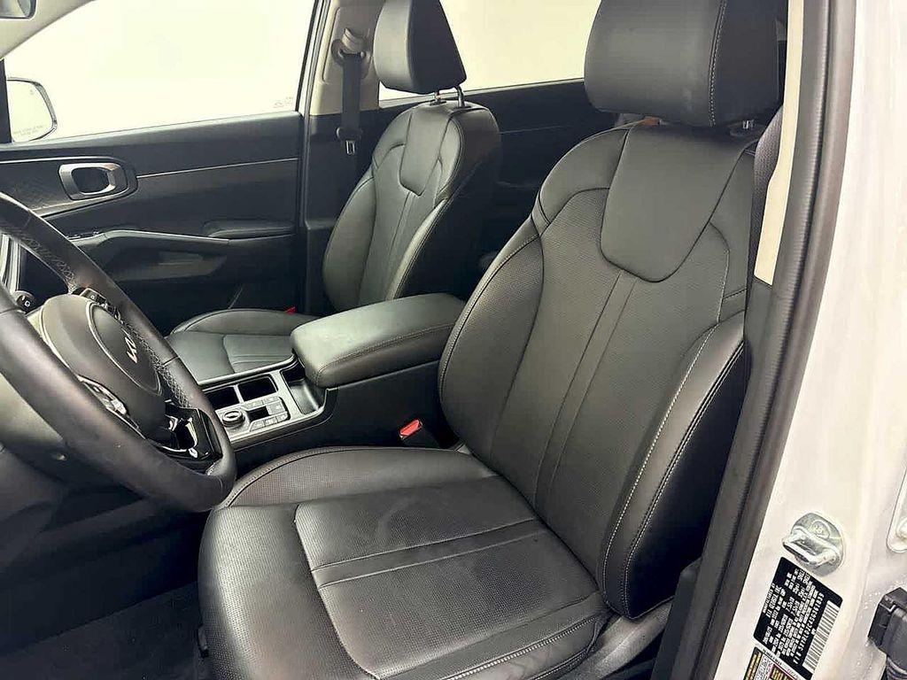 used 2025 Kia Sorento car, priced at $32,991