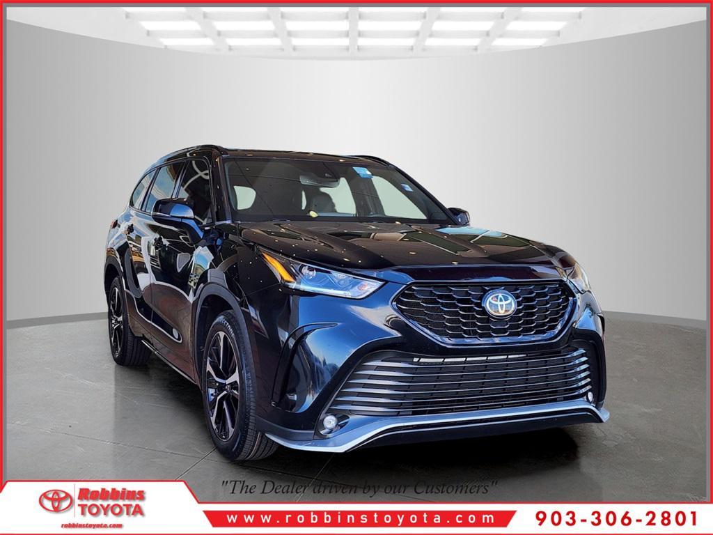used 2021 Toyota Highlander car, priced at $28,761