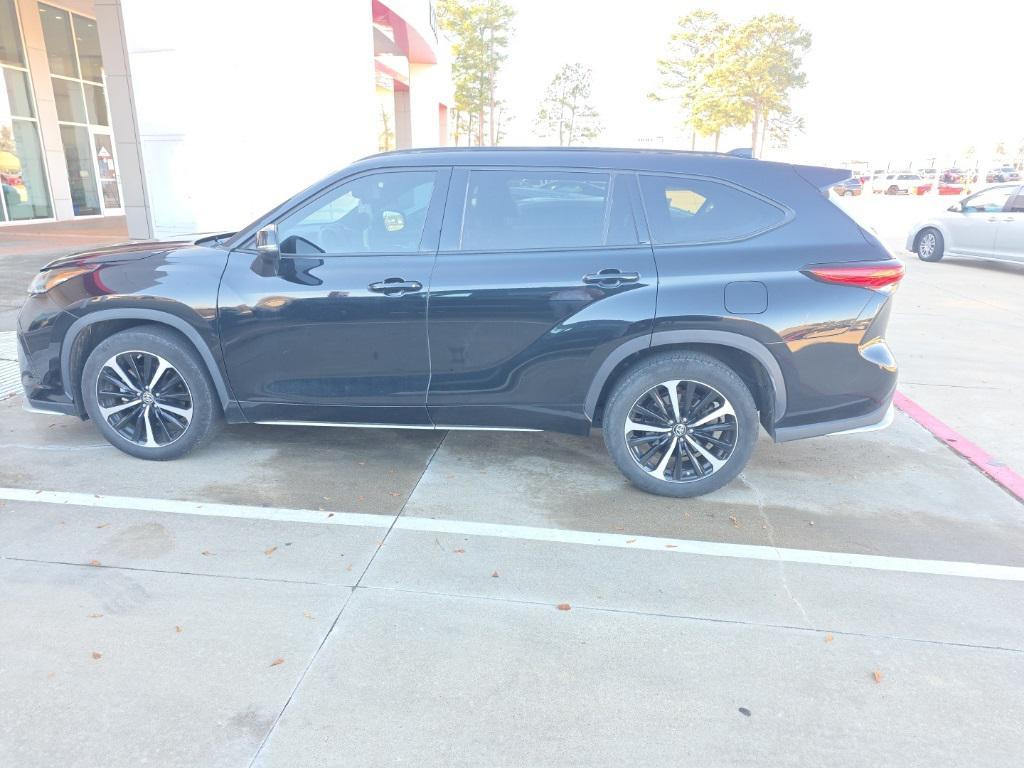 used 2021 Toyota Highlander car, priced at $28,998