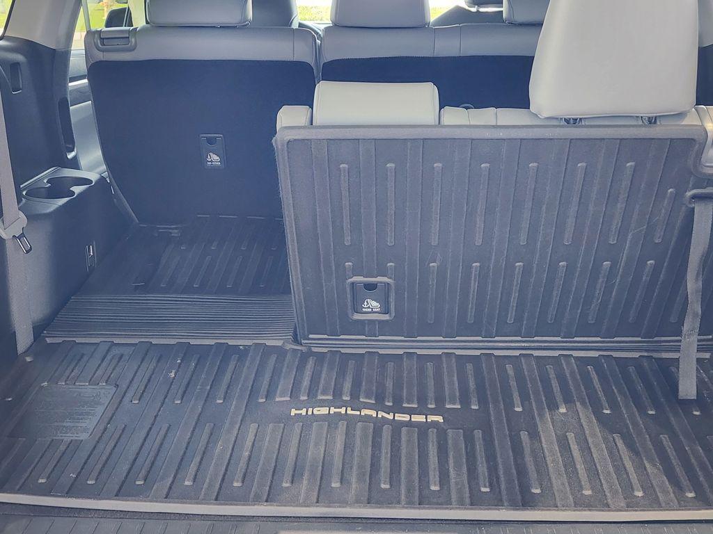 used 2022 Toyota Highlander car, priced at $33,995