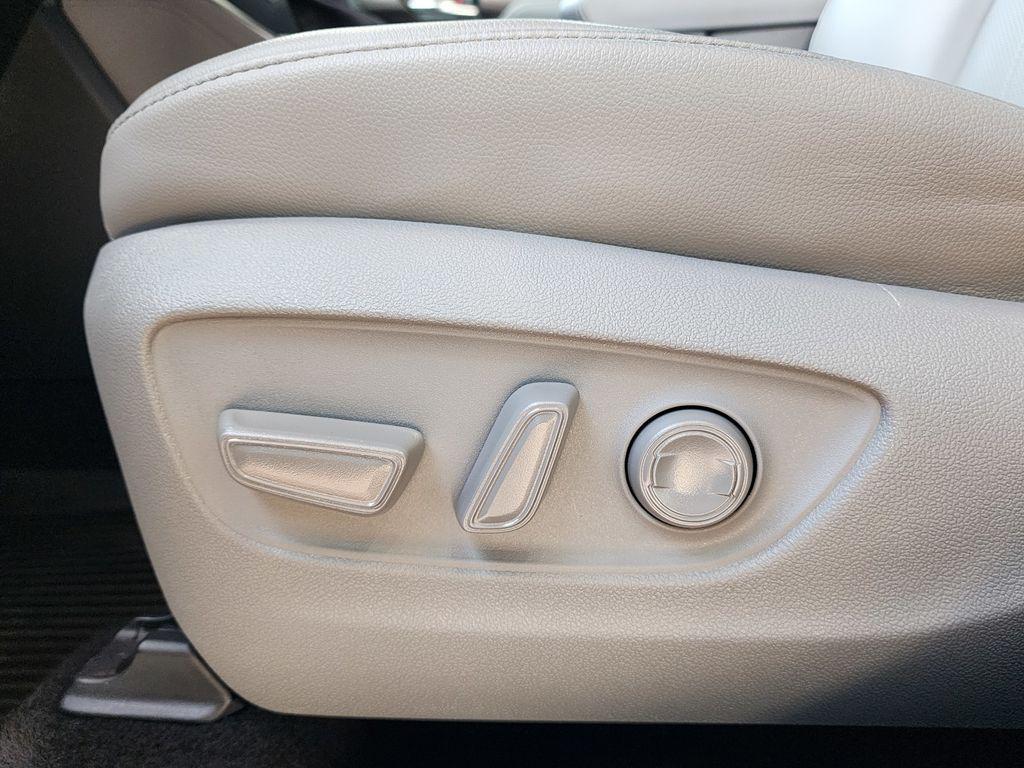 used 2022 Toyota Highlander car, priced at $33,995