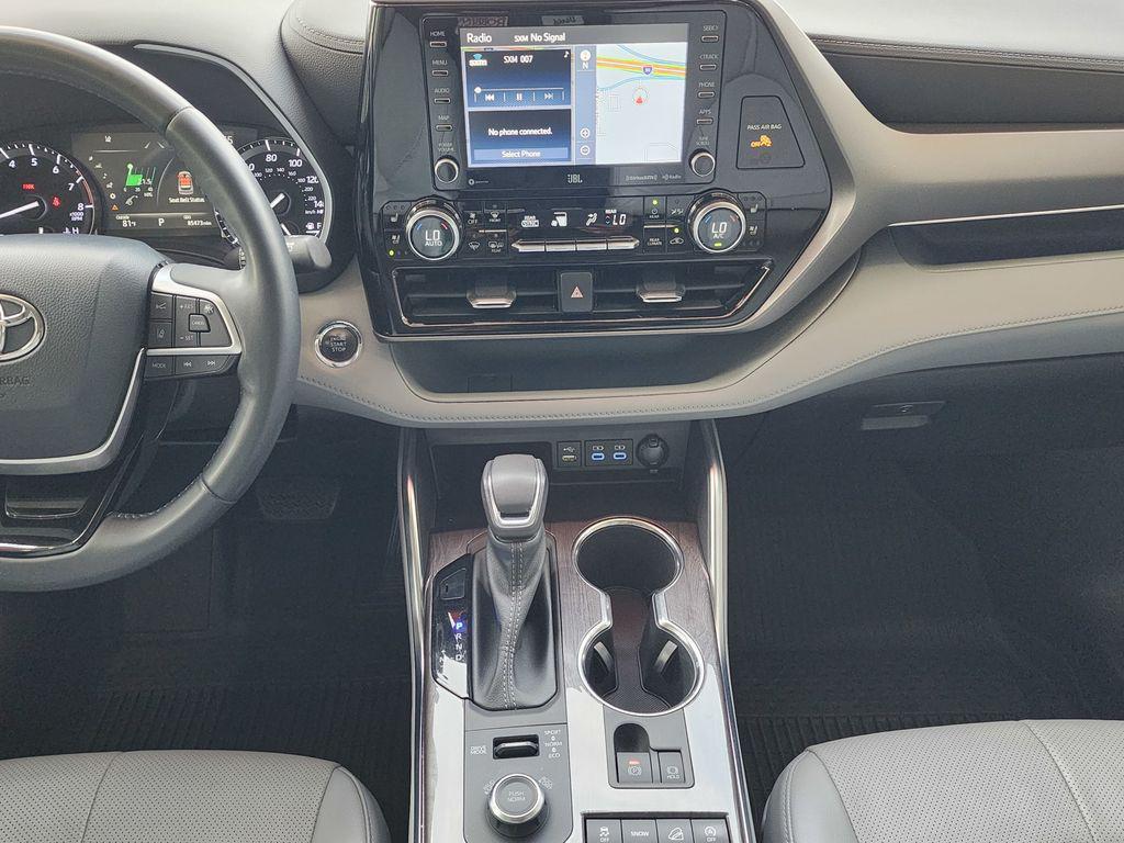 used 2022 Toyota Highlander car, priced at $33,995