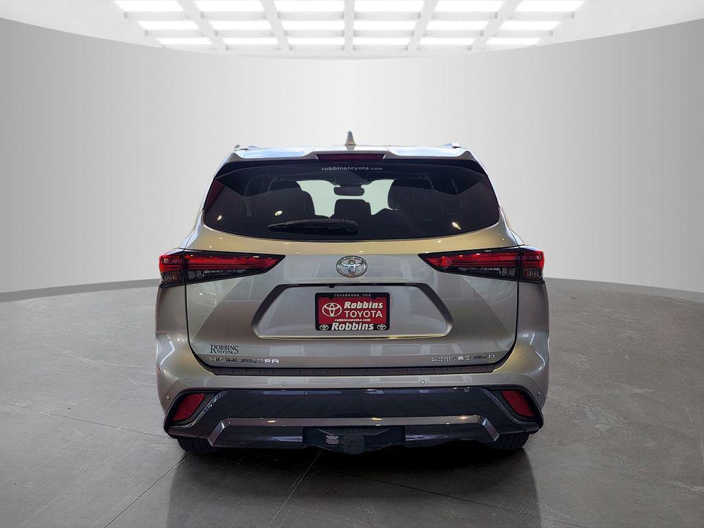 used 2022 Toyota Highlander car, priced at $33,995