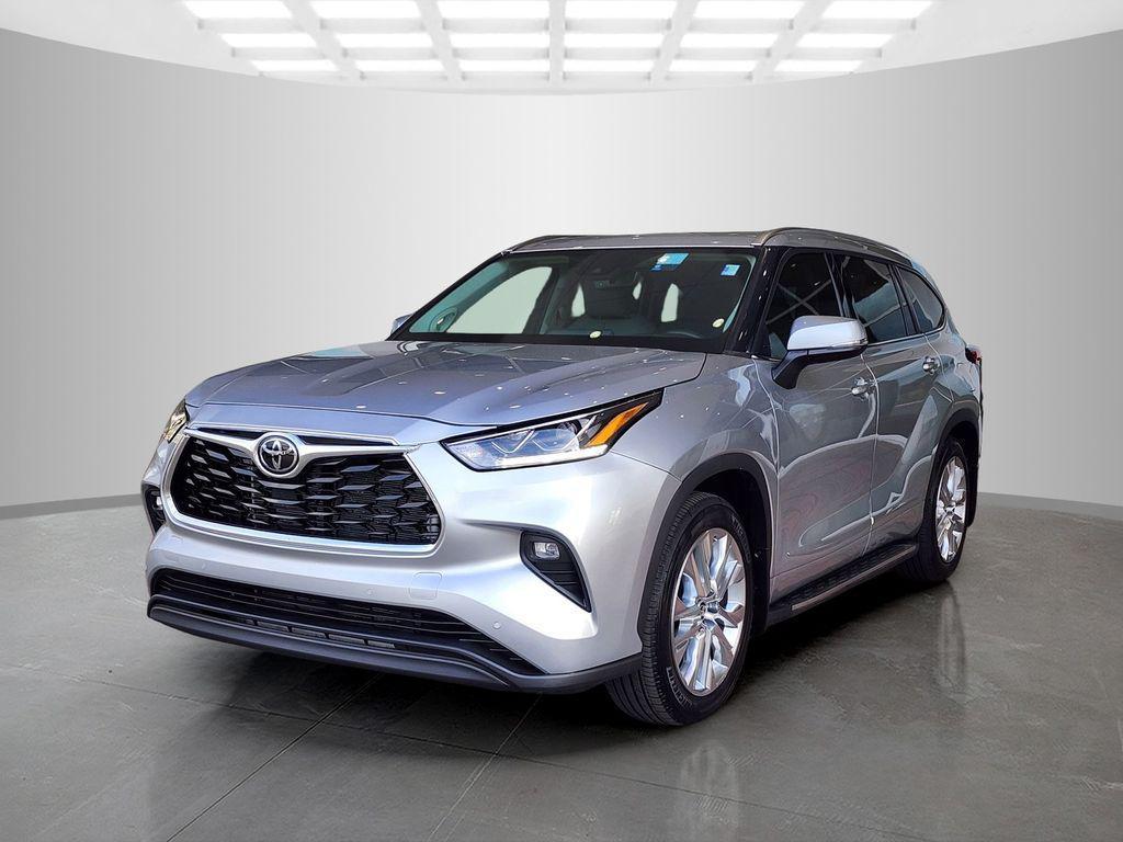 used 2022 Toyota Highlander car, priced at $33,995
