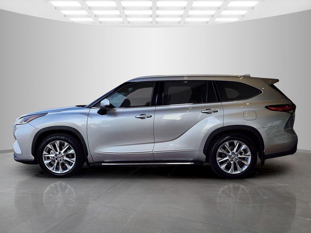 used 2022 Toyota Highlander car, priced at $33,995