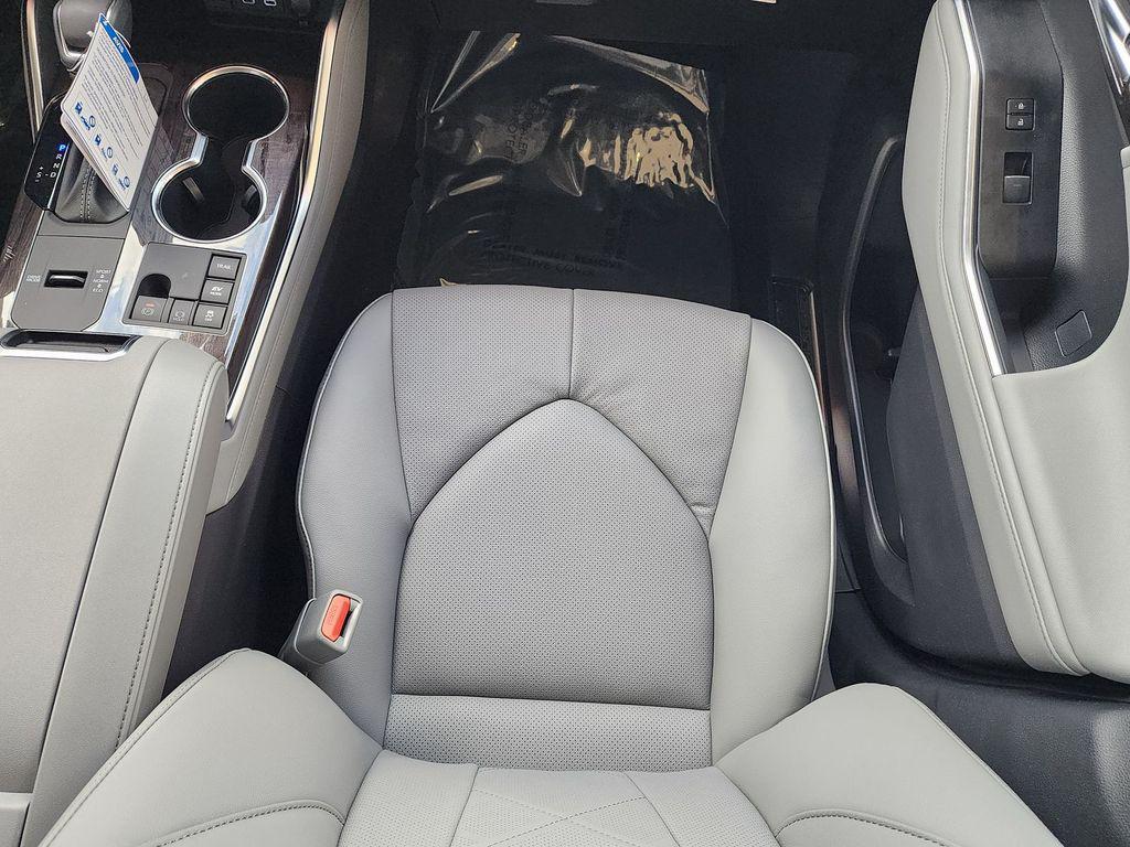 new 2026 Toyota Highlander Hybrid car, priced at $58,929